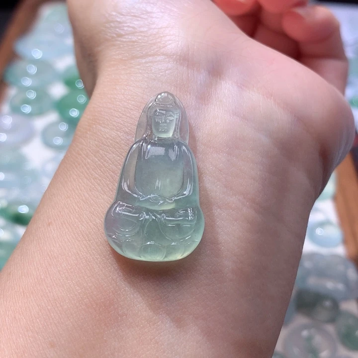 颈饰未镶嵌翡翠冰种晴底素衣观音
