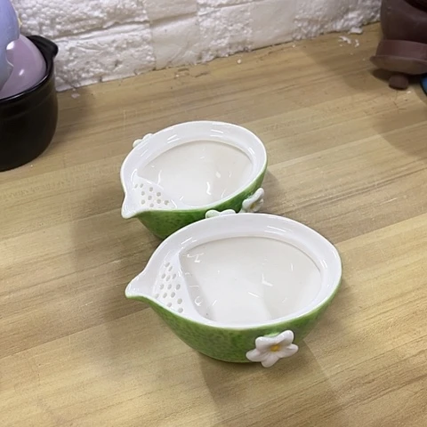 微瑕，不能明火，口径8高度5，4个绿色引流