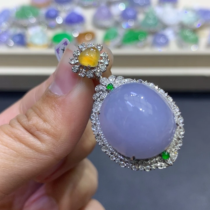 翡翠颈饰18K金镶嵌翡翠