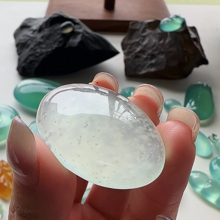 岫玉未镶嵌颈饰岫玉