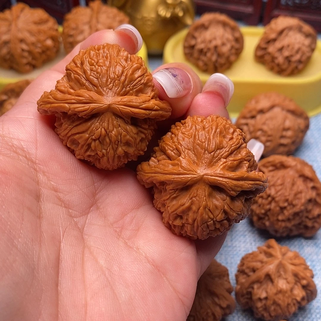 把件文玩核桃精品红皮白狮子41尺