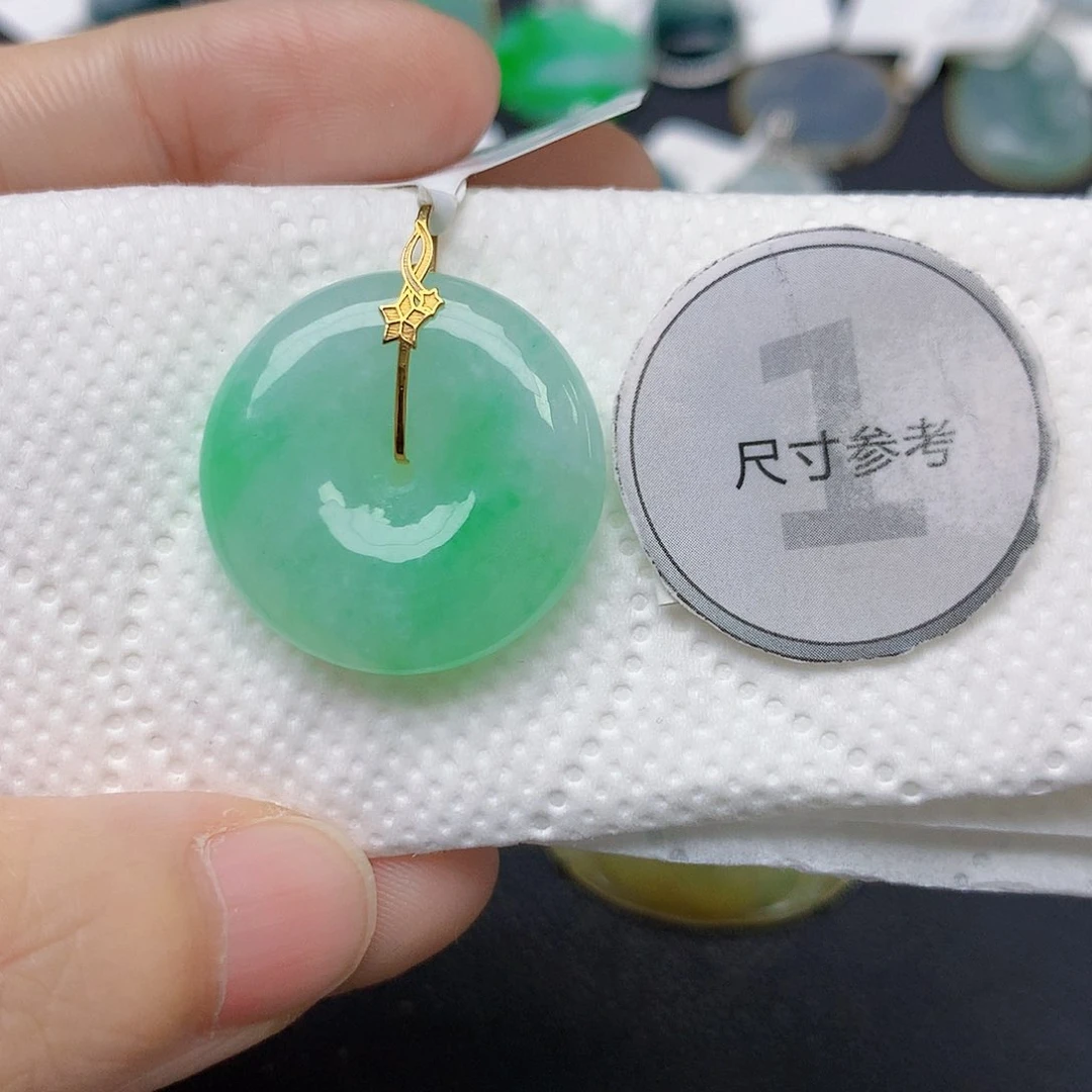 翡翠18K金镶嵌颈饰天然缅甸A货翡翠