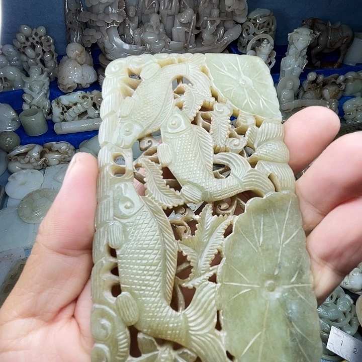 颈饰未镶嵌和田玉（青白玉）