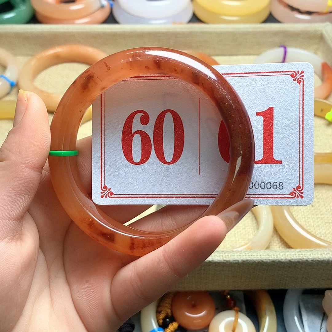 未镶嵌石英质玉（黄龙玉）手镯