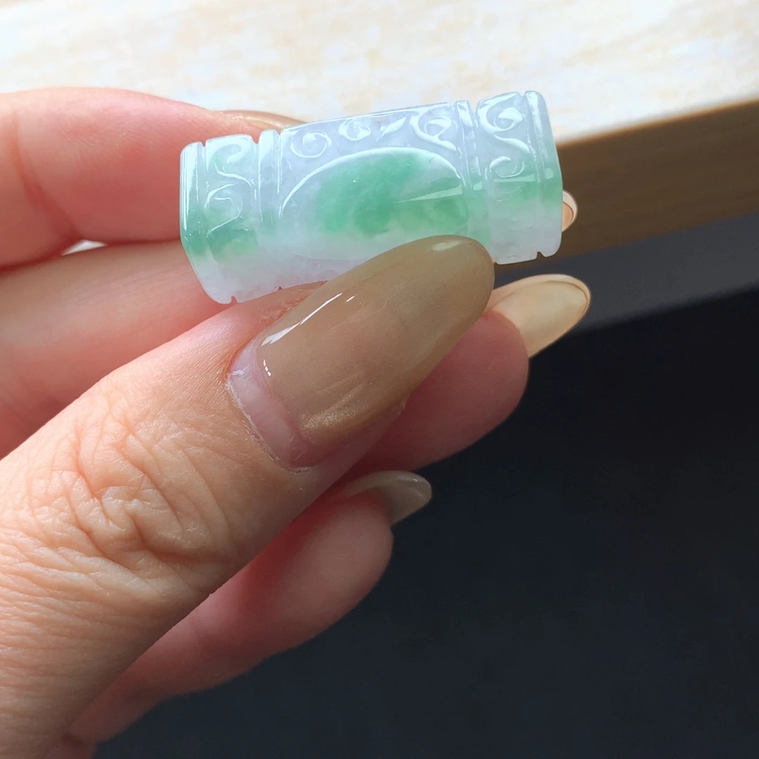 翡翠未镶嵌颈饰吊坠