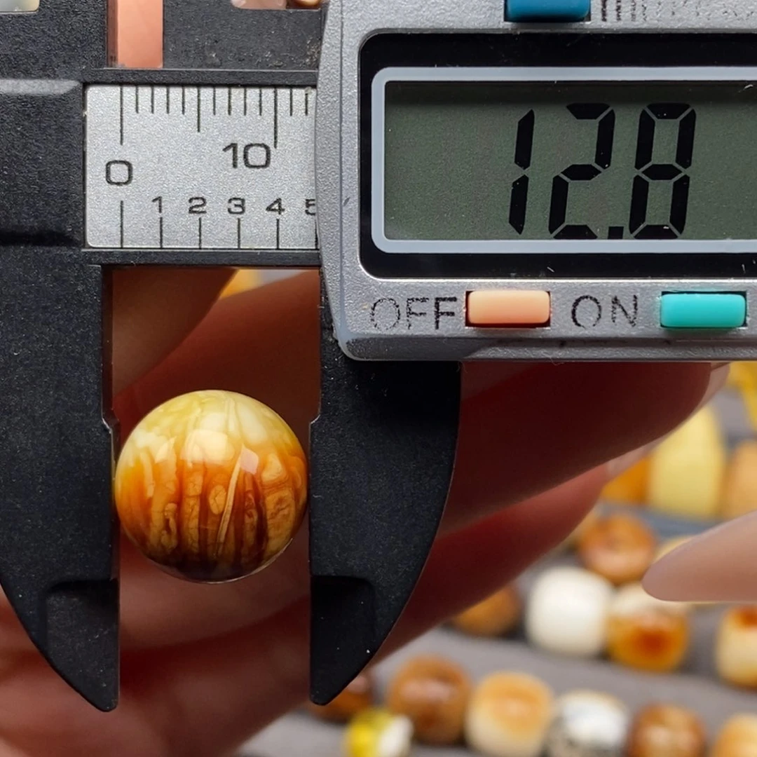 裸石琥珀未镶嵌圆珠