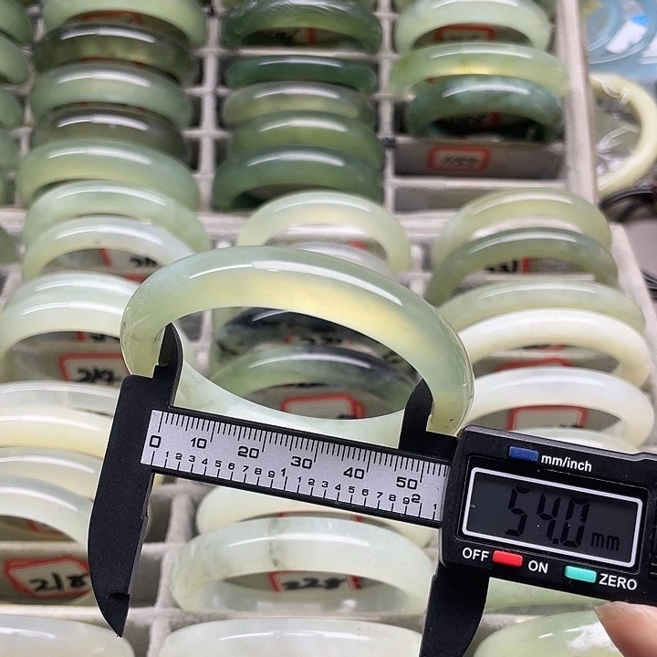 未镶嵌蛇纹石玉手镯240