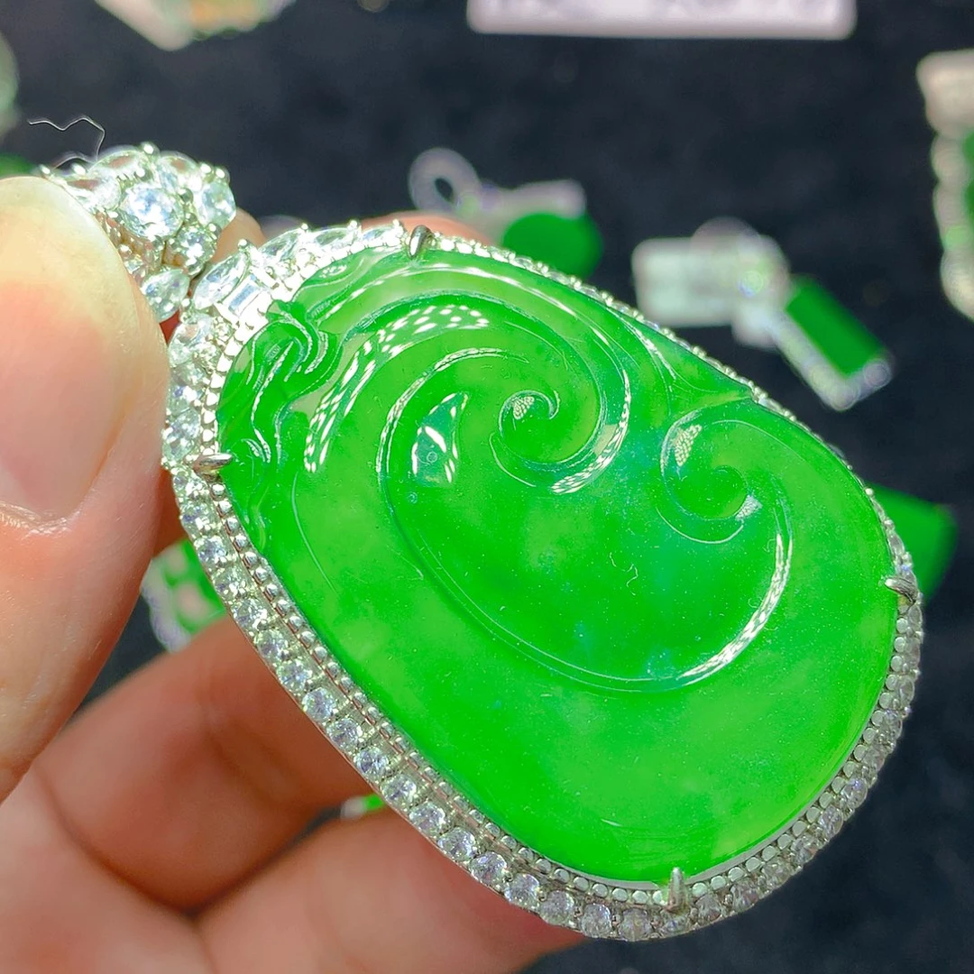 颈饰银S925镶嵌翡翠