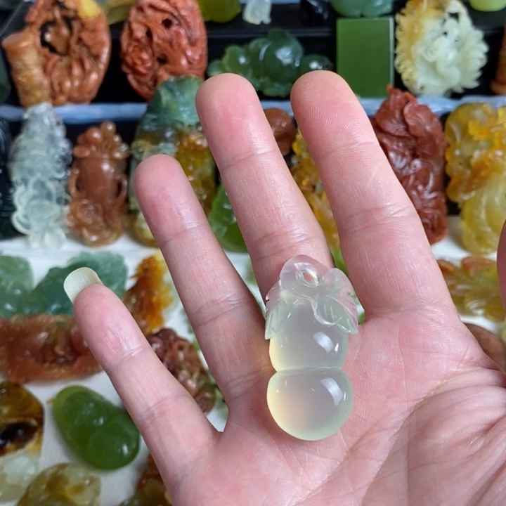 蛇纹石玉未镶嵌颈饰