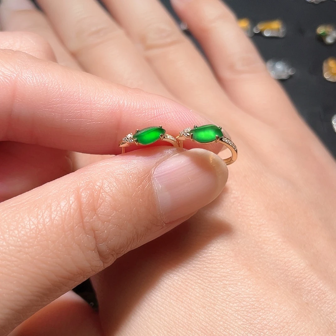 翡翠耳饰18K金镶嵌南非钻