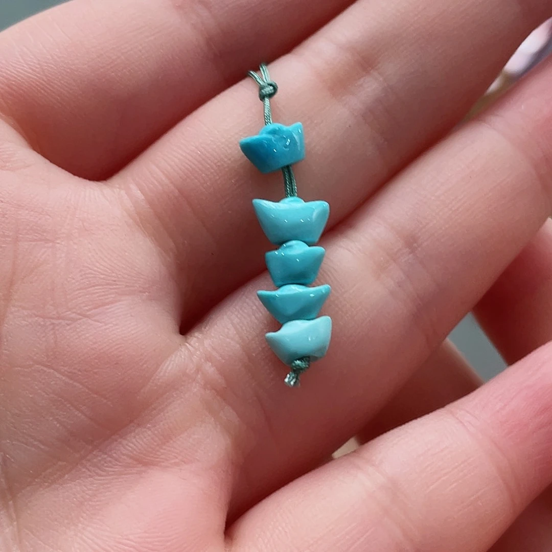 绿松石颈饰未镶嵌