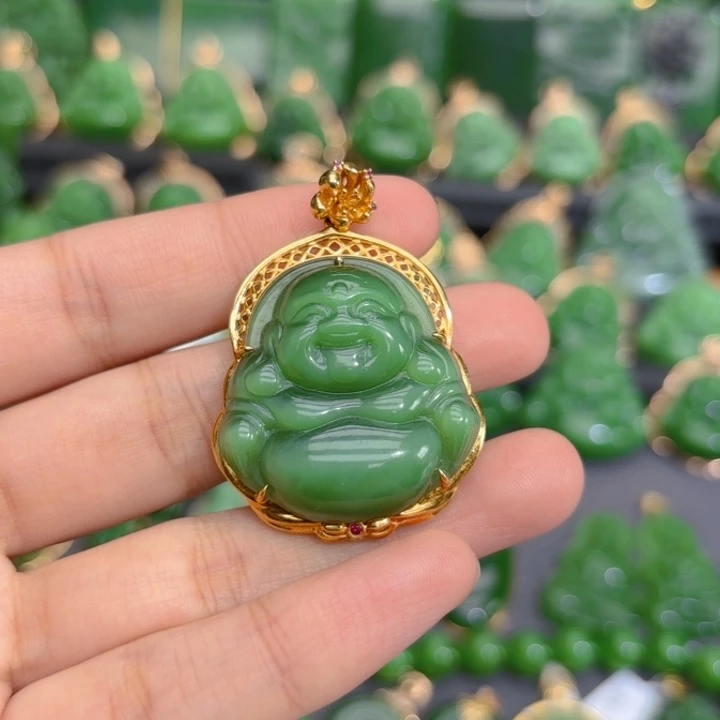 颈饰18K金镶嵌和田玉（碧玉）