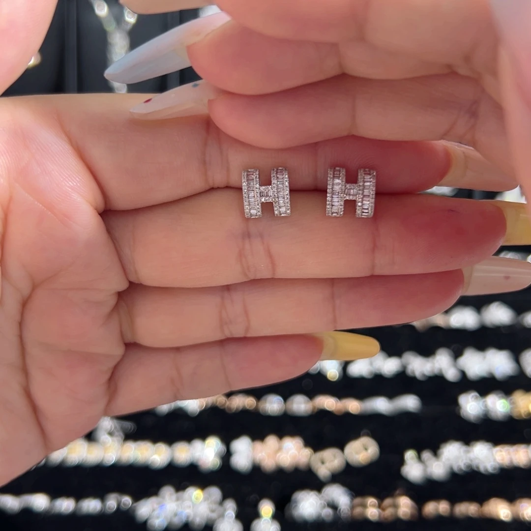 18K金镶嵌耳饰钻石中h