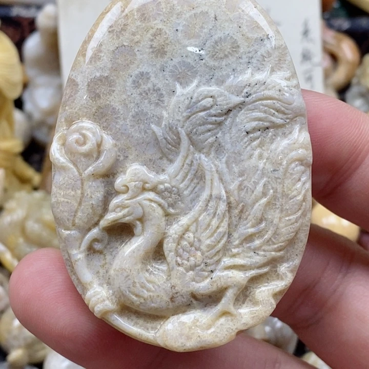 颈饰未镶嵌硅化珊瑚（珊瑚玉）有瑕
