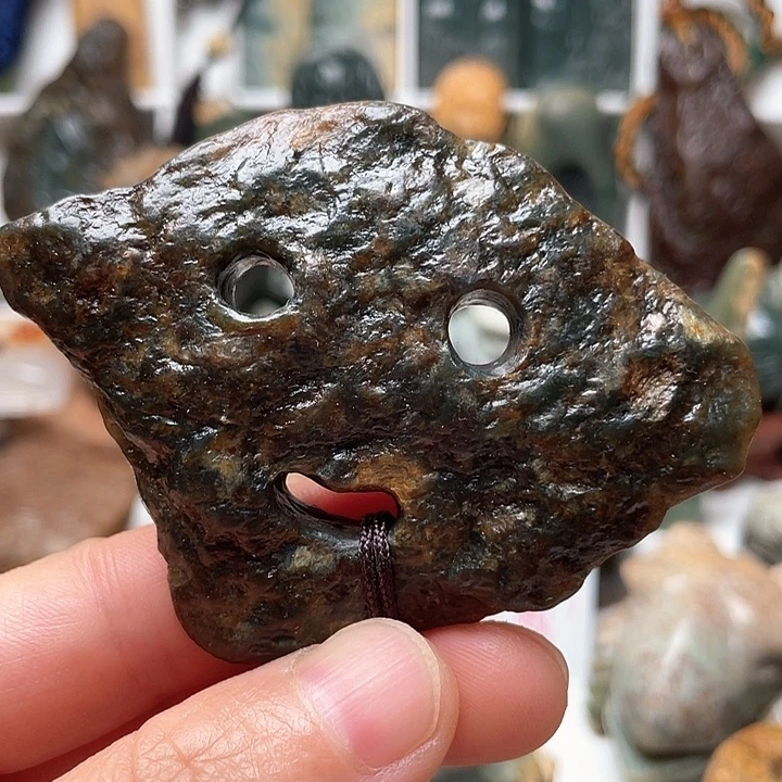 未镶嵌岫岩河磨玉（透闪石质玉）挂件
