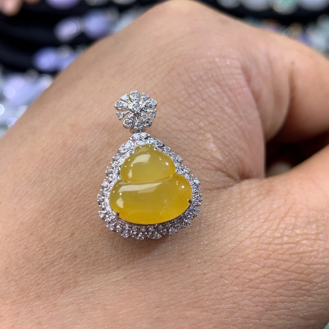 翡翠18K金镶嵌颈饰