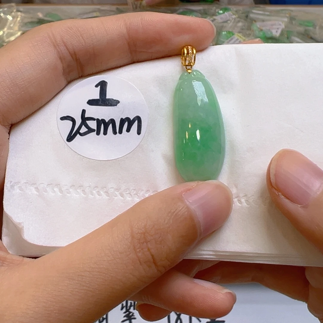 吊坠(不含链)18K金镶嵌翡翠