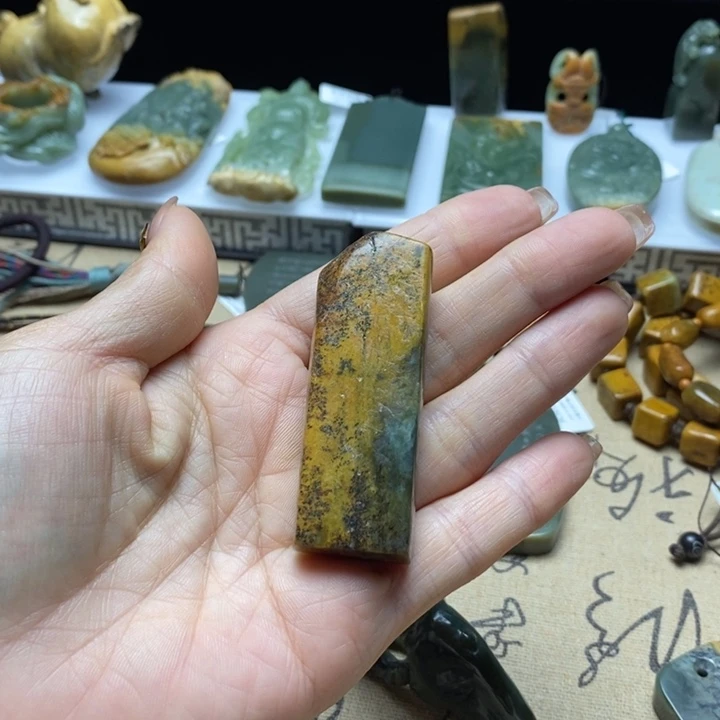 透闪石质玉手把未镶嵌