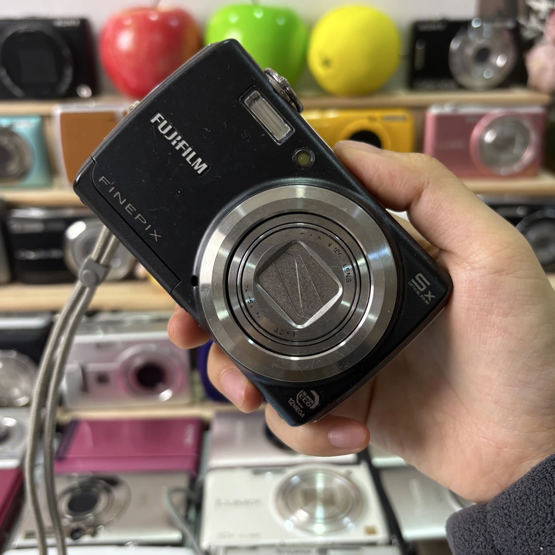 9新 Fujifilm/富士 富士f100人像王1200万像素5倍光学