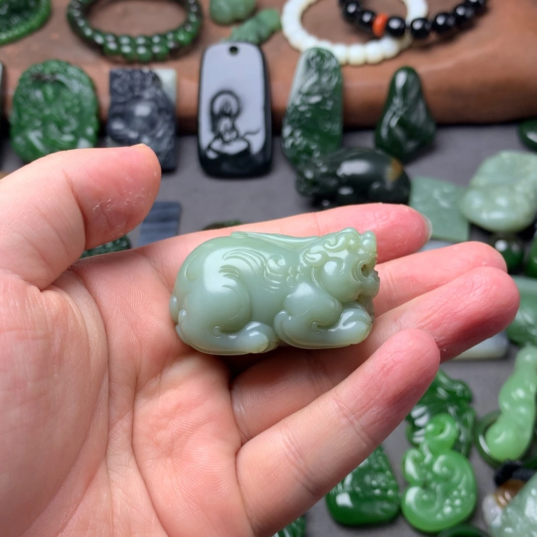 清***月和田玉未镶嵌挂件