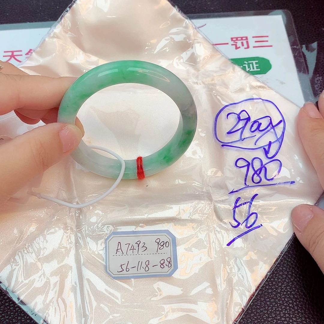 翡翠手镯未镶嵌缅甸翡翠