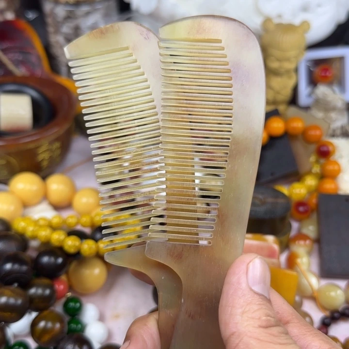 大果紫檀（缅甸花梨）梳子一个