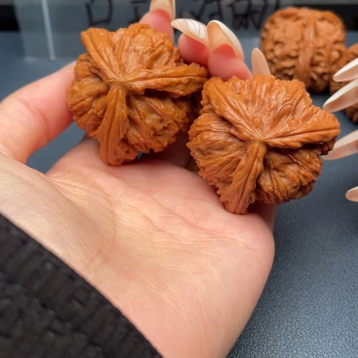 聚***泉吊坠文玩核桃白狮子