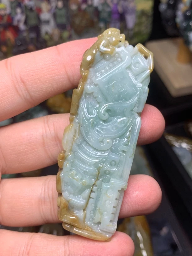 黄翡特色八破图精雕细琢缅甸天然翡翠A货尺寸：78×27×8.3mm