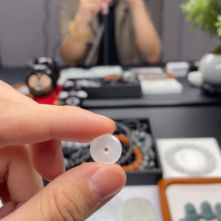 翡翠未镶嵌颈饰小冰扣