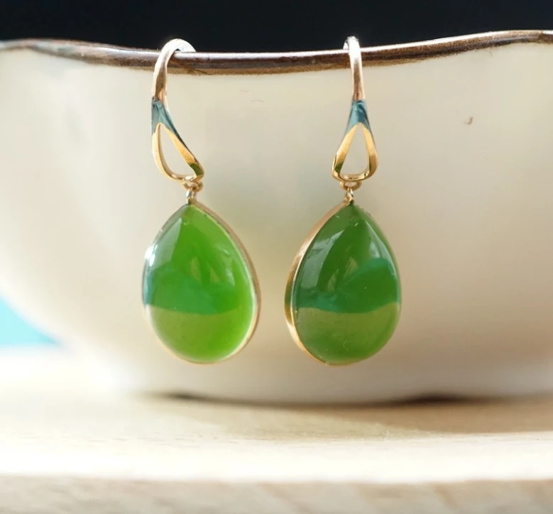 18k和田玉梨形碧玉耳环 T010911