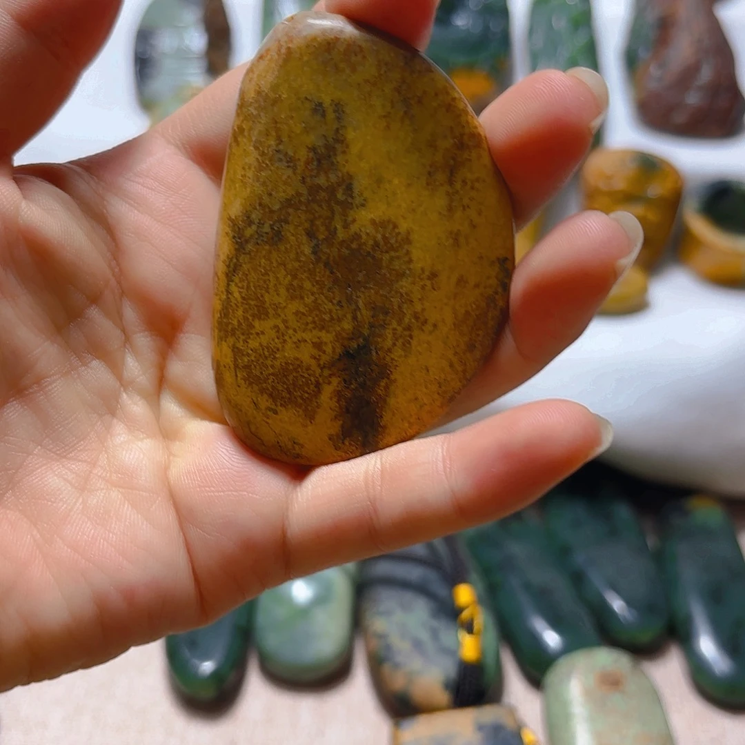 岫岩河磨玉（透闪石质玉）挂件未镶嵌