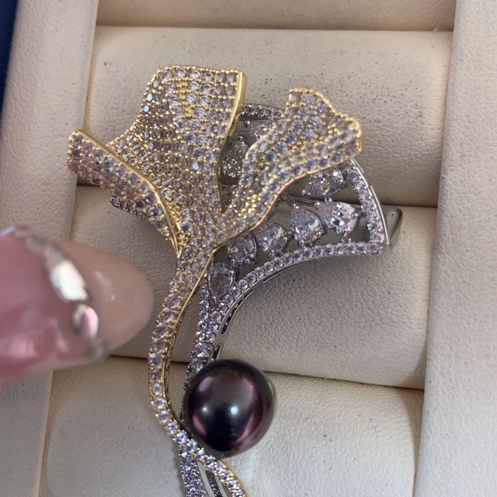 未镶嵌胸饰海水珍珠