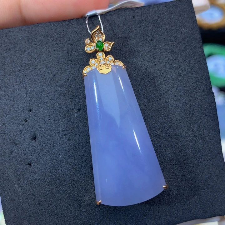 翡翠挂件18K金镶嵌翡翠