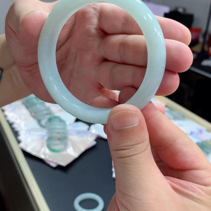 翡翠手镯未镶嵌娟翡翠手镯