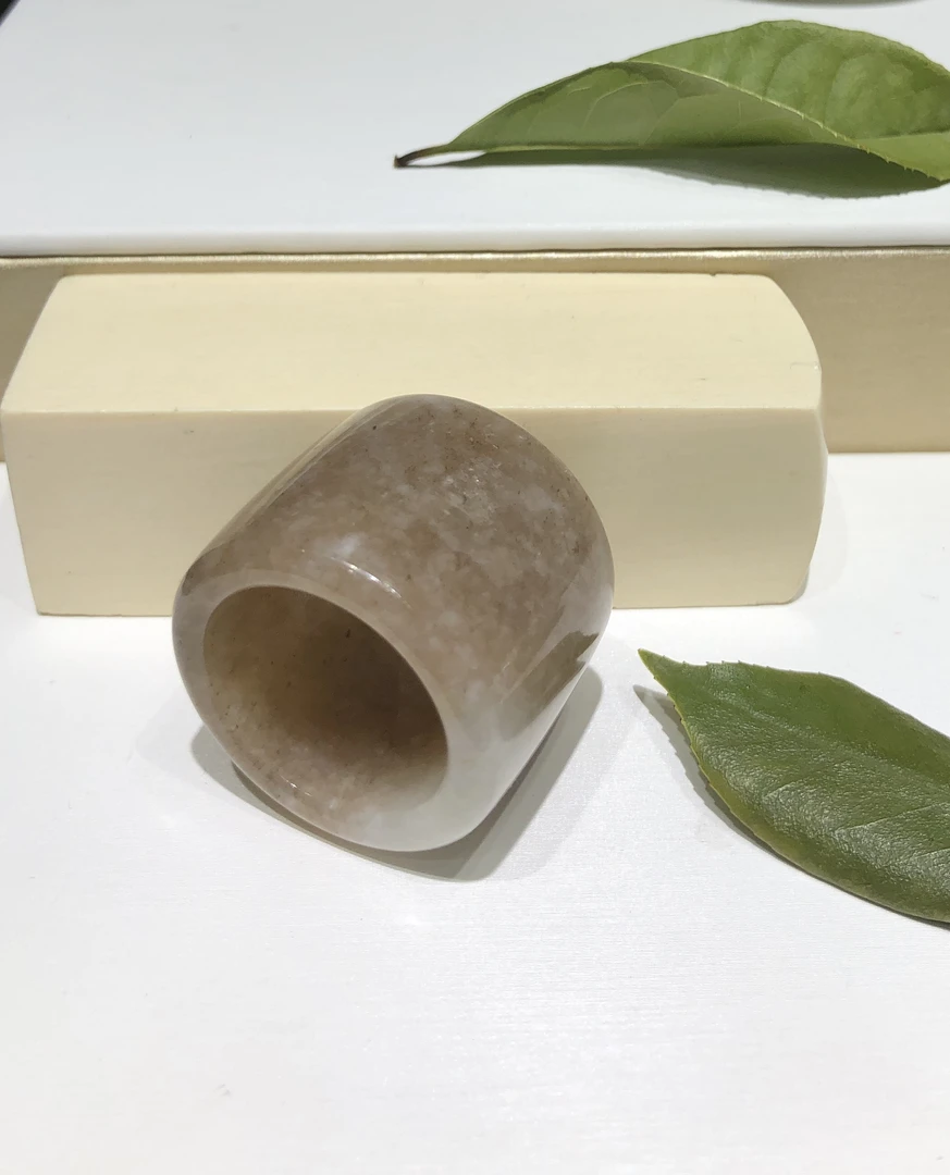 独山玉焦糖色扳指未镶嵌尺寸内径22.8 25×34