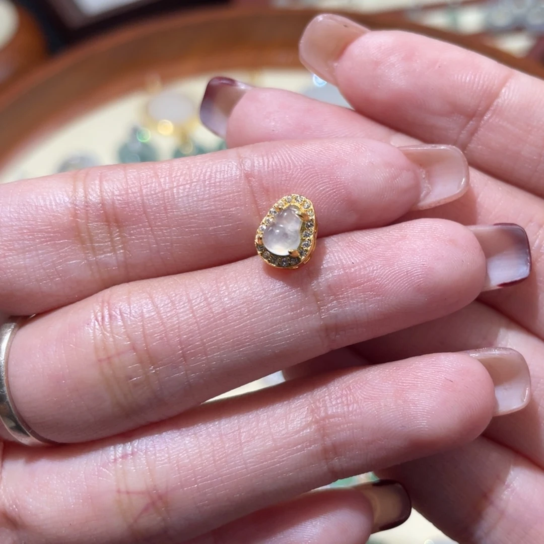 翡翠未镶嵌颈饰路路通