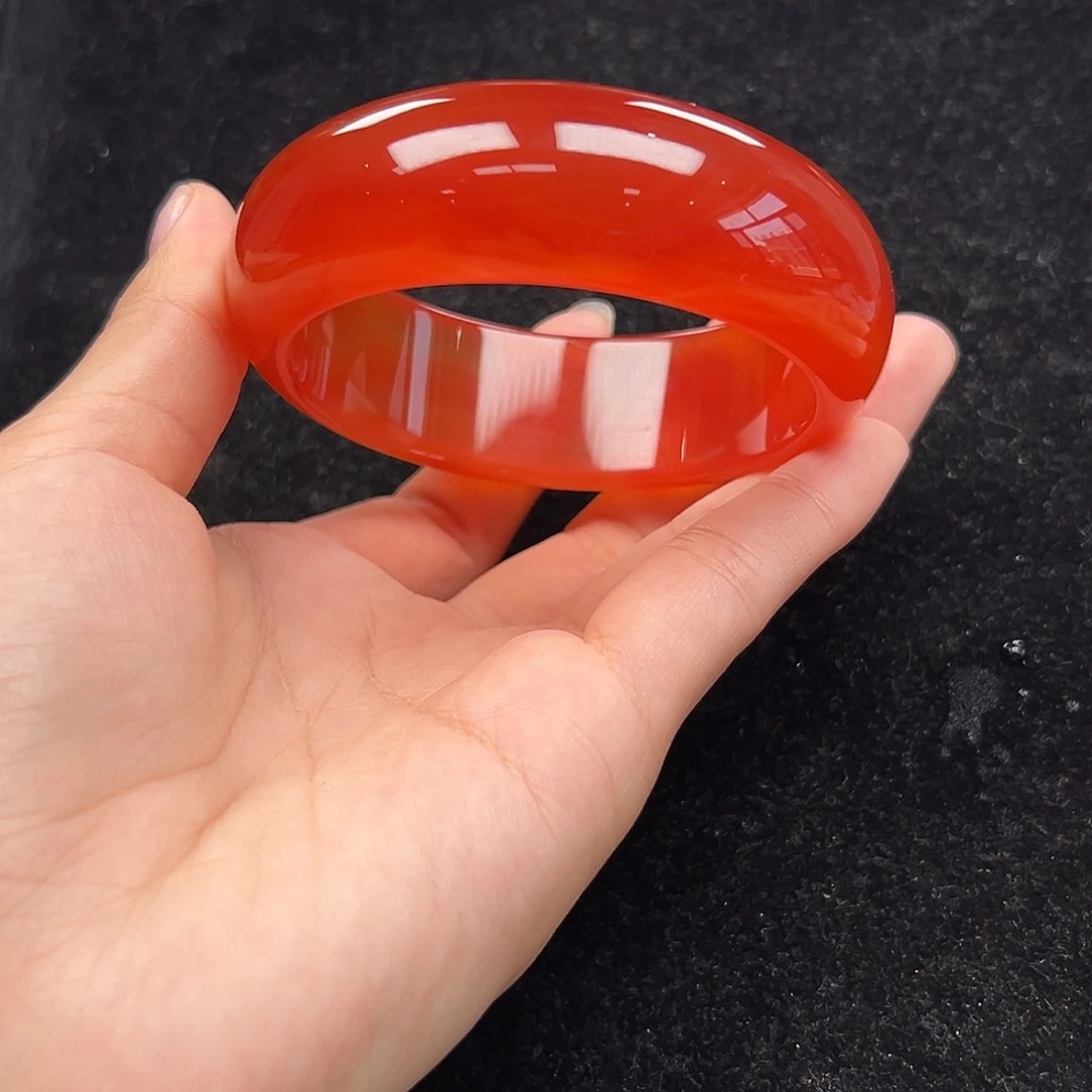 玛瑙/玉髓手镯未镶嵌胡*。