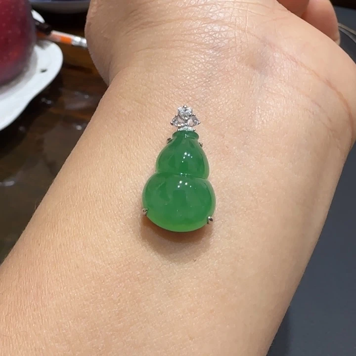 翡翠颈饰18K金镶嵌葫芦L