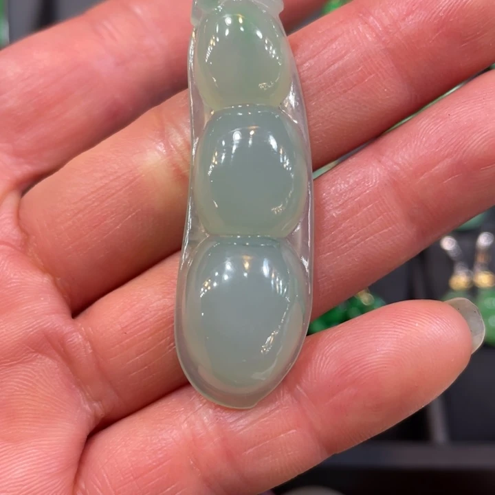 翡翠颈饰未镶嵌豆子