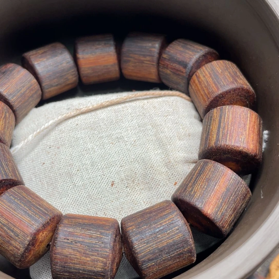 藤类降真香绿油金丝奇楠全品 1.9×20 桶珠，典藏级