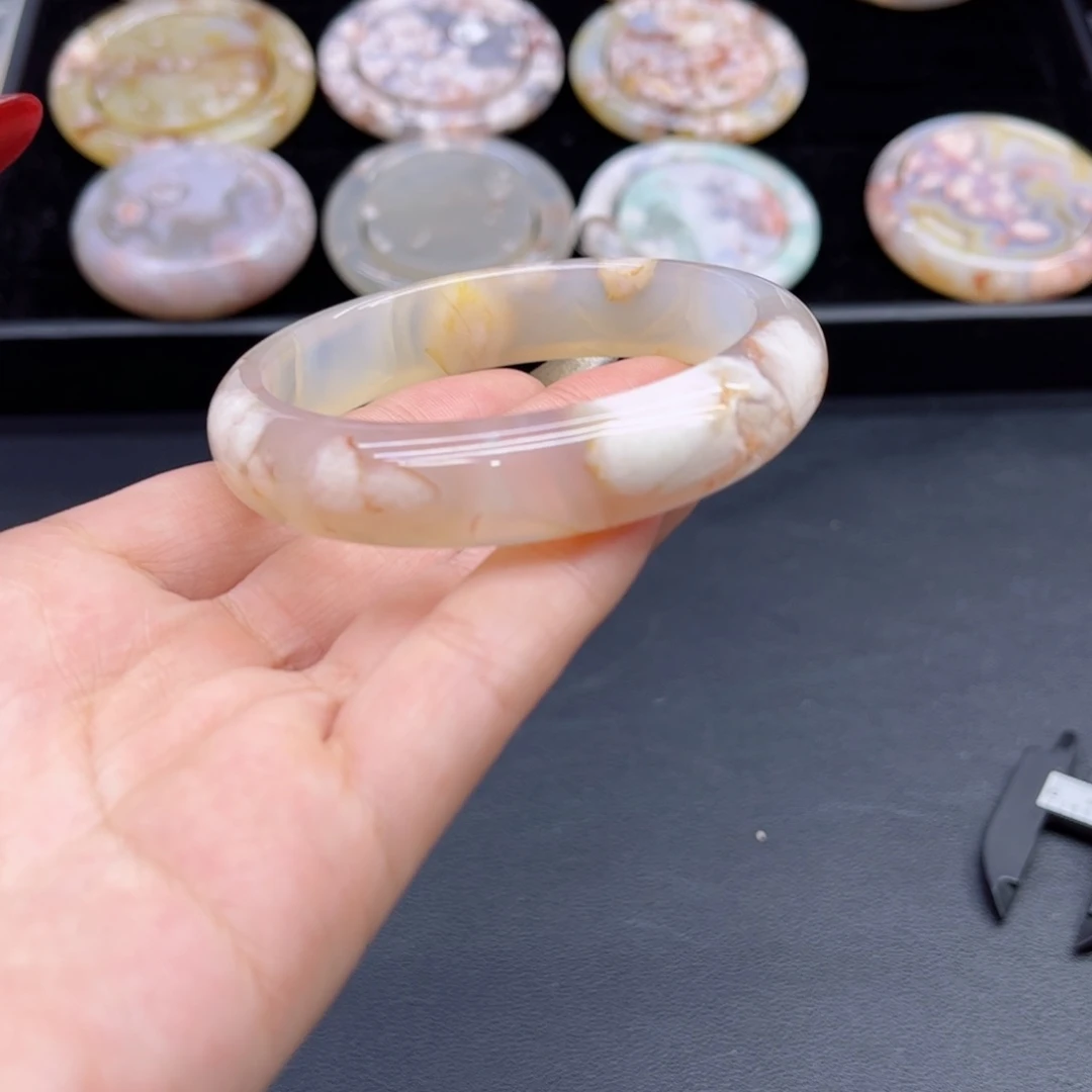 玛瑙/玉髓手镯未镶嵌58