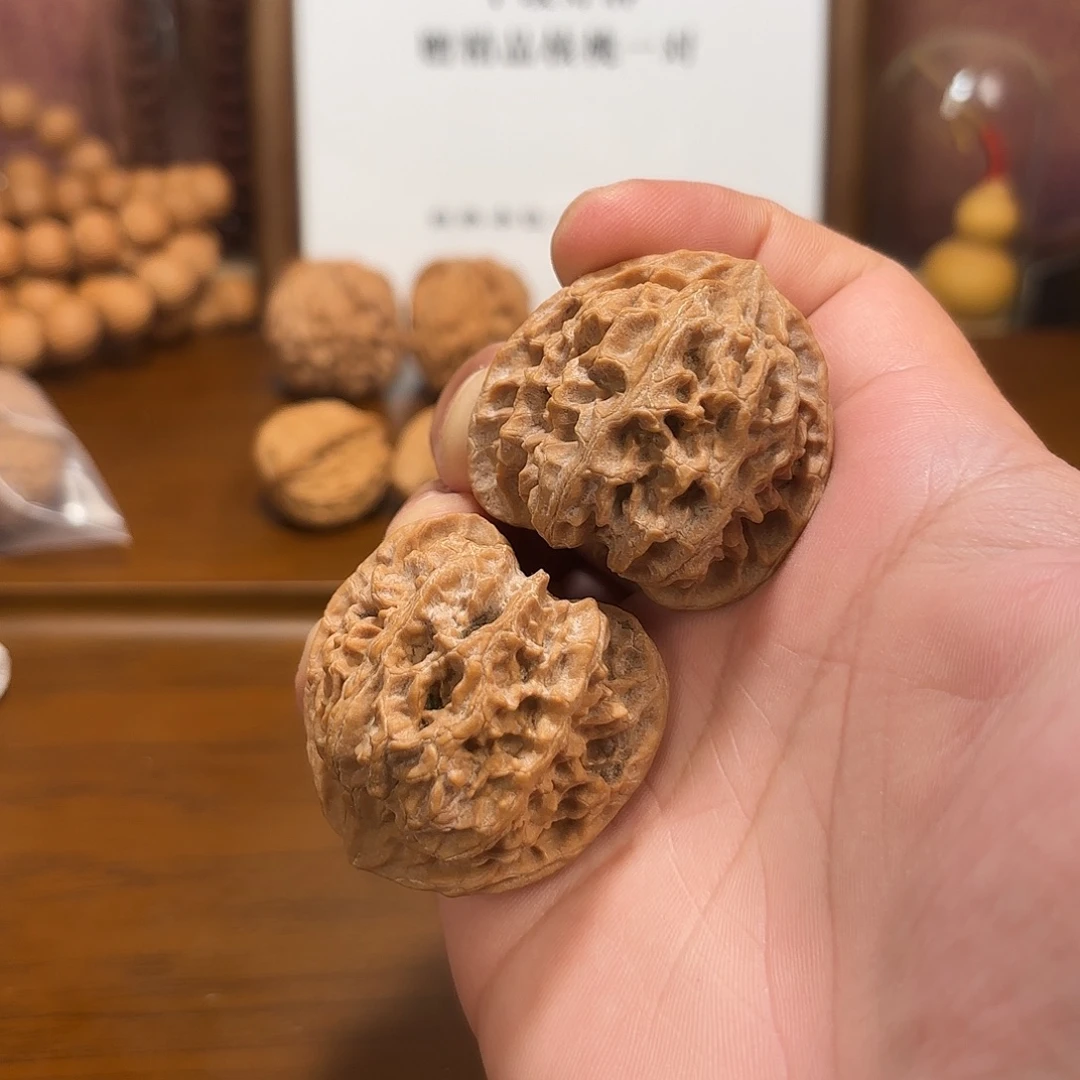 文玩核桃吊坠苹果园