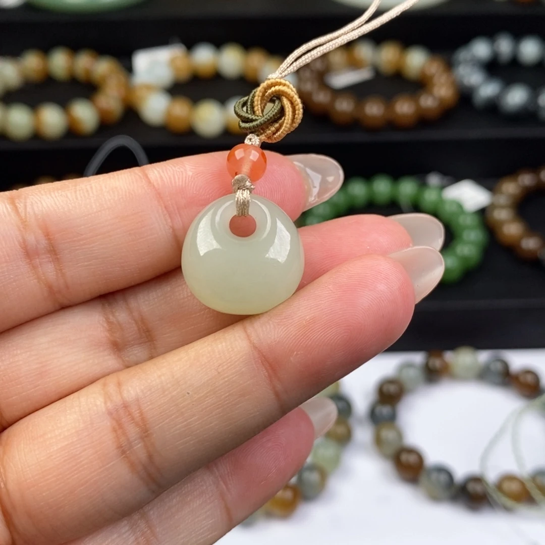 和田玉吊坠未镶嵌章*