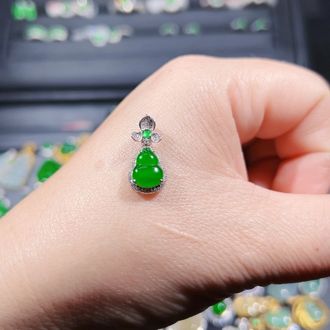 翡翠吊坠(不含链)18K金镶嵌