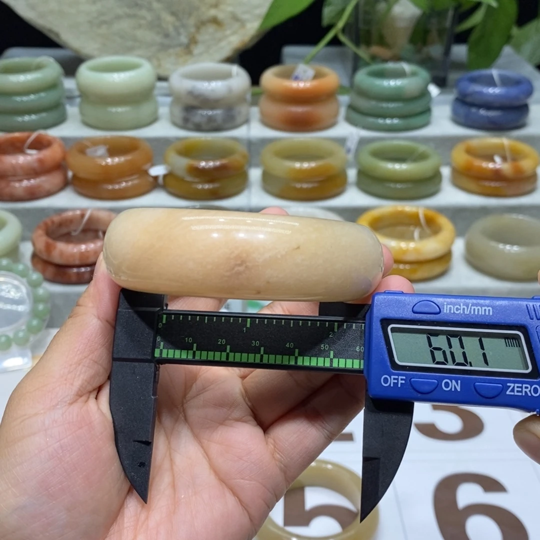 石英岩玉未镶嵌手镯