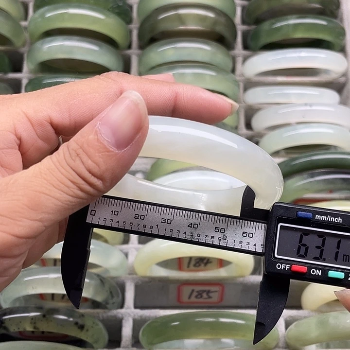 蛇纹石玉未镶嵌手镯185