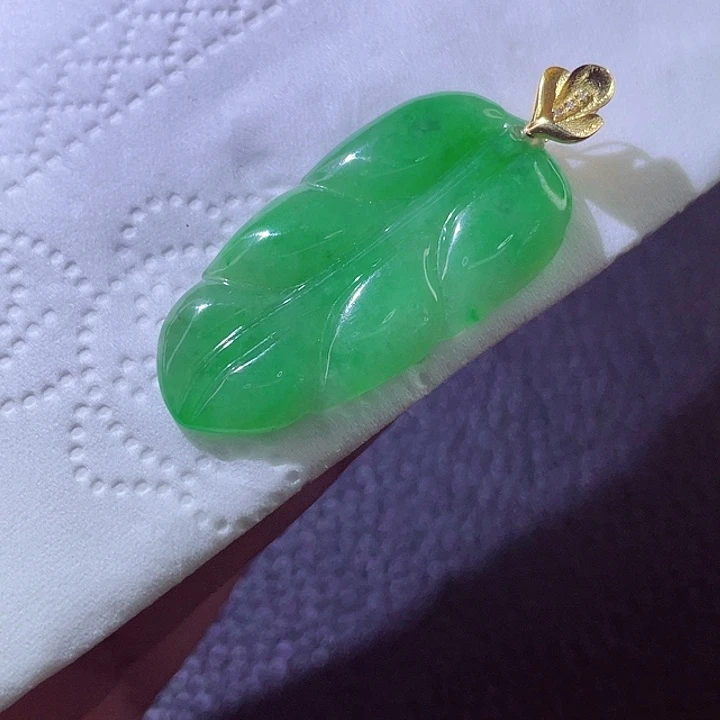 颈饰18K金镶嵌翡翠翡翠