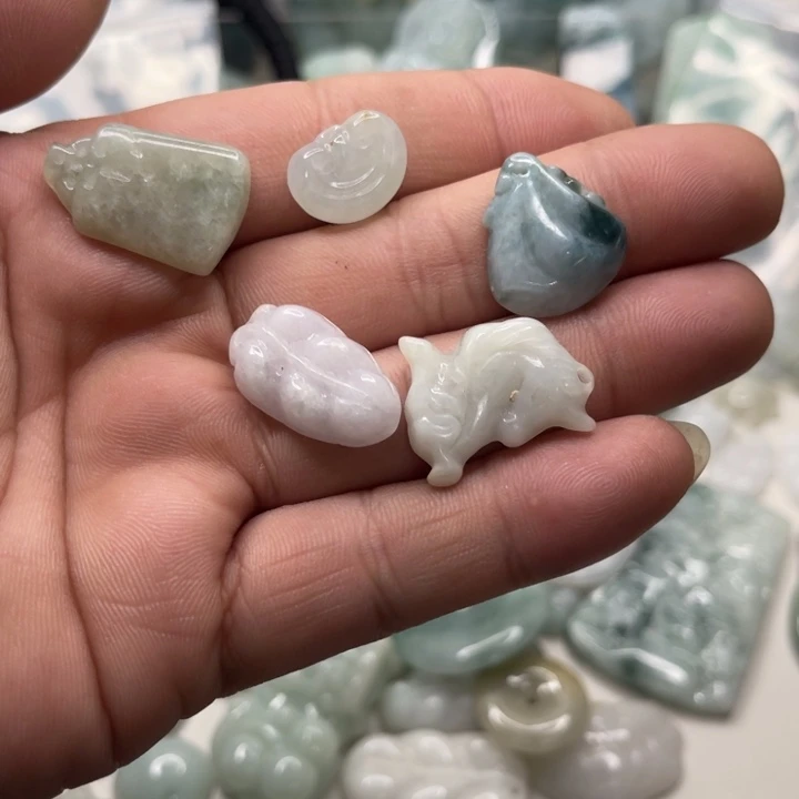 颈饰未镶嵌翡翠翡翠