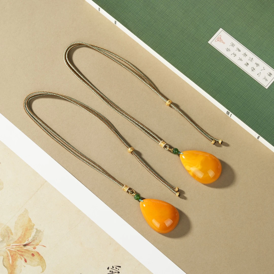 【云上叙】蜜蜡吊坠-多样性发其一-随形-V06295-M（甄选）含配绳