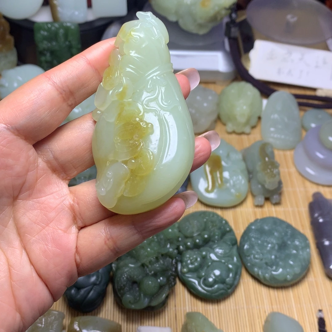 小***父和田玉未镶嵌把件